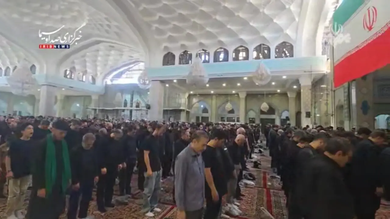 اقامه نماز ظهر و عصر به یاد آخرین نماز اباعبدالله الحسین (ع) همزمان با ظهر عاشورا