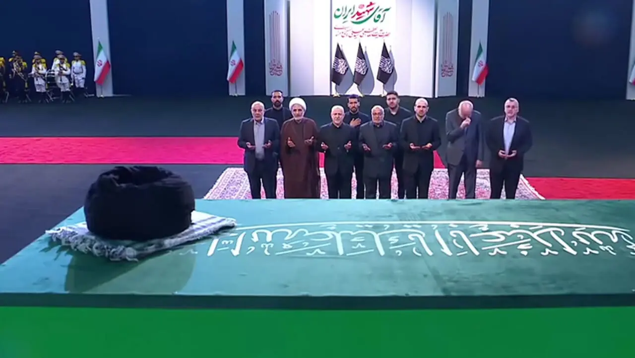 ادای احترام هیئتی از جنبش امل لبنان به پیکر مطهر رهبر شهید انقلاب اسلامی