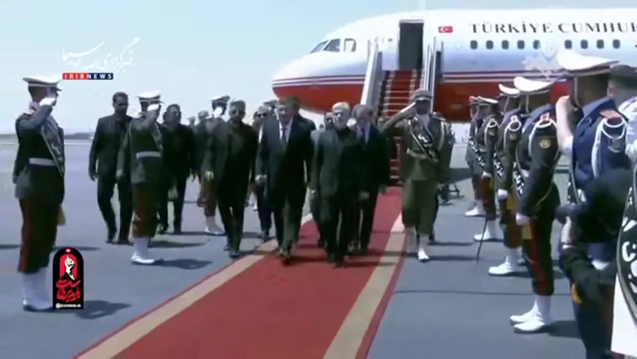 جودت یلماز، معاون رئیس‌جمهور ترکیه برای شرکت در مراسم ادای احترام به پیکر رهبر شهید انقلاب اسلامی وارد تهران شد
