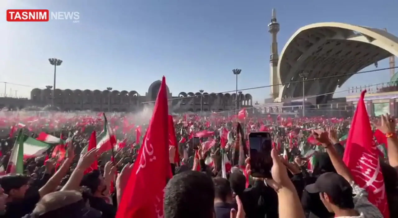 فریادهای «حیدر حیدر» در‌مراسم وداع با پیکر رهبر شهید