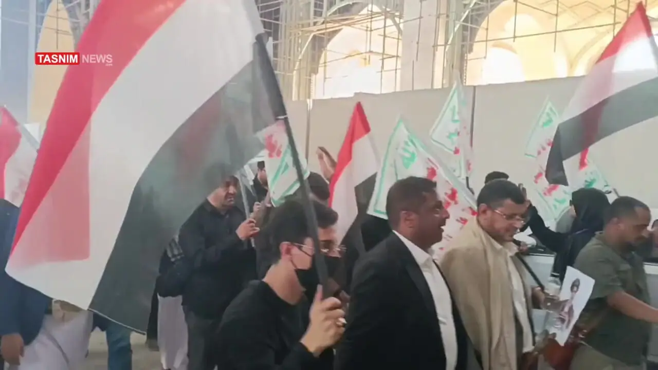 کاروانی از عزاداران عراقی با شعار الموت اسرائیل و الموت آمریکا وارد صحن مصلی تهران شدند