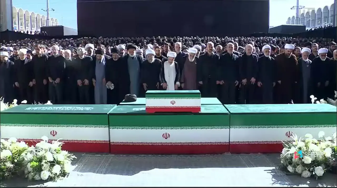 نماز بر پیکر زهرای کوچولو و قابی دردناک از پدر