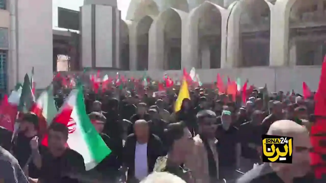 تایم لپس خروج نمازگزاران از مصلی تهران پس از اقامه نماز بر پیکر مطهر آقای شهید ایران