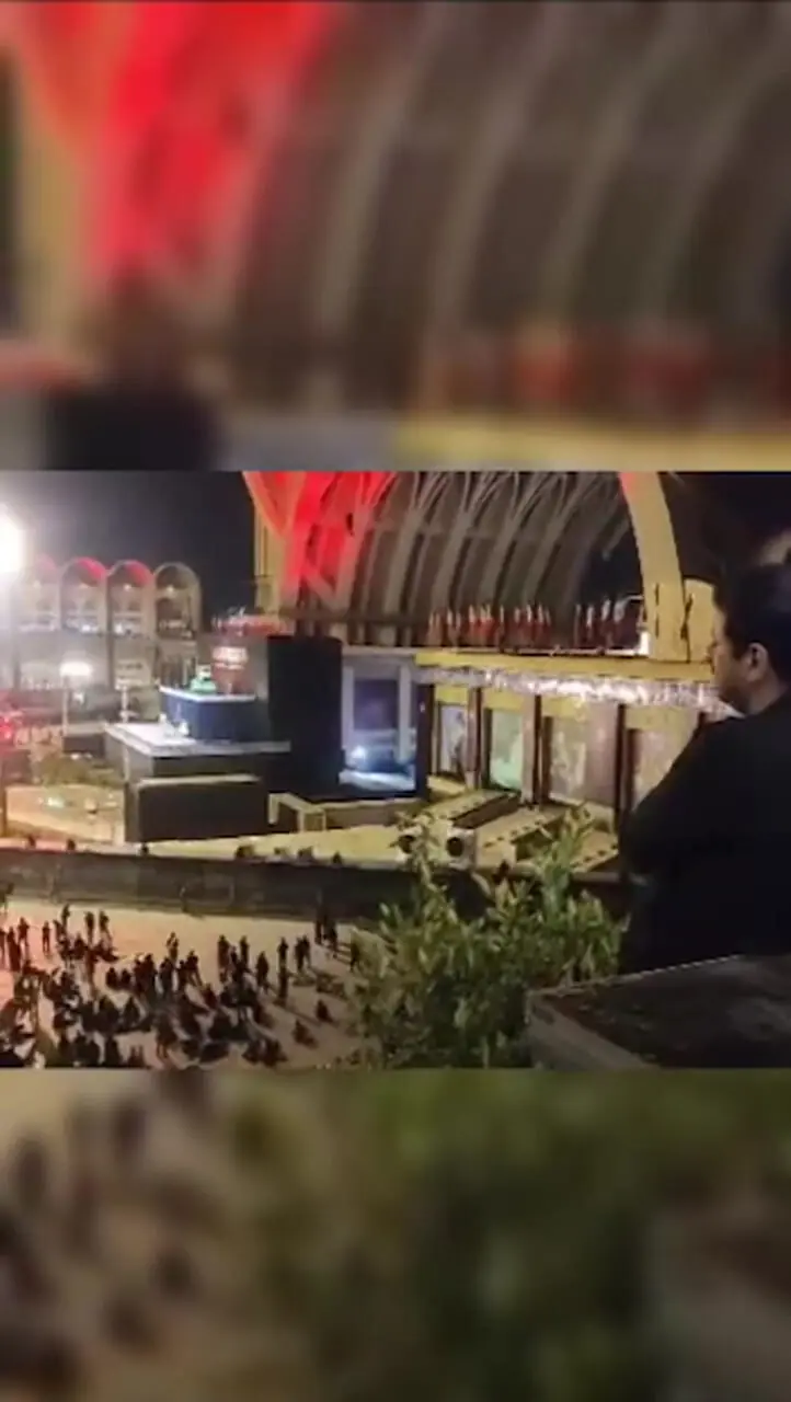 حضور استاد رائفی‌‌‌‌‌‌ پور در مصلی تهران، مراسم وداع با پیکر مطهر رهبر شهید انقلاب