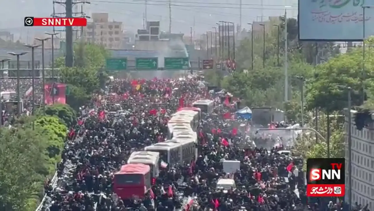 اتوبان شهید سلیمانی همچنان مملو از جمعیت