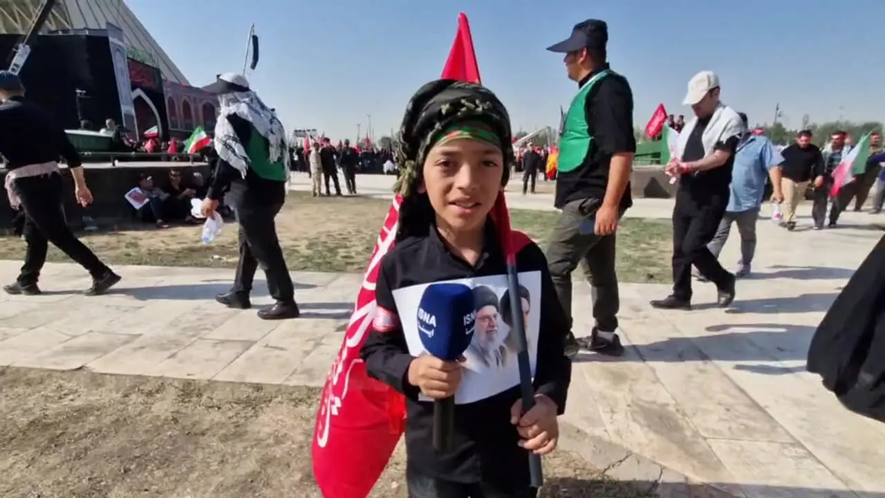 می‌خواهم به آمریکا و اسرائیل بگوییم پشت رهبرم هستم