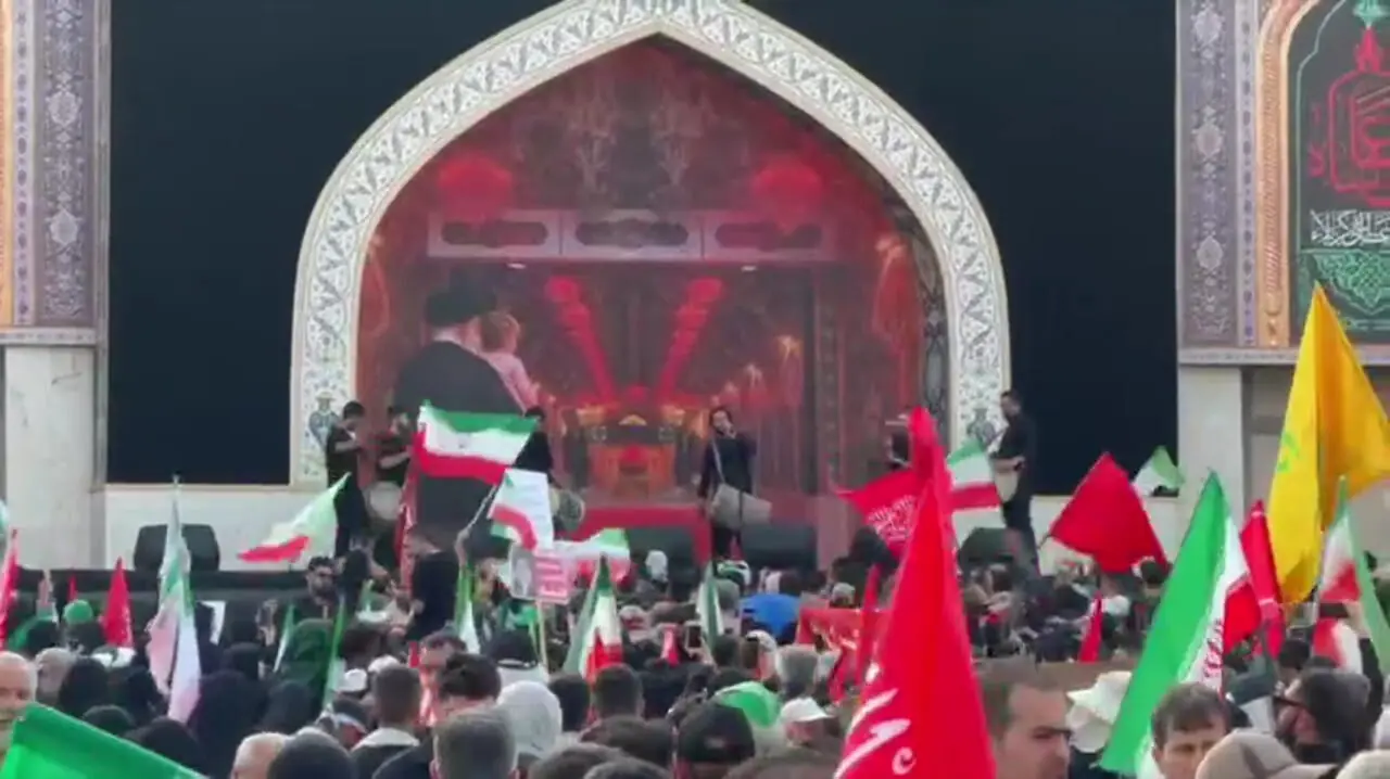سنج و دمام زنی و عزاداری در میدان آزادی تهران