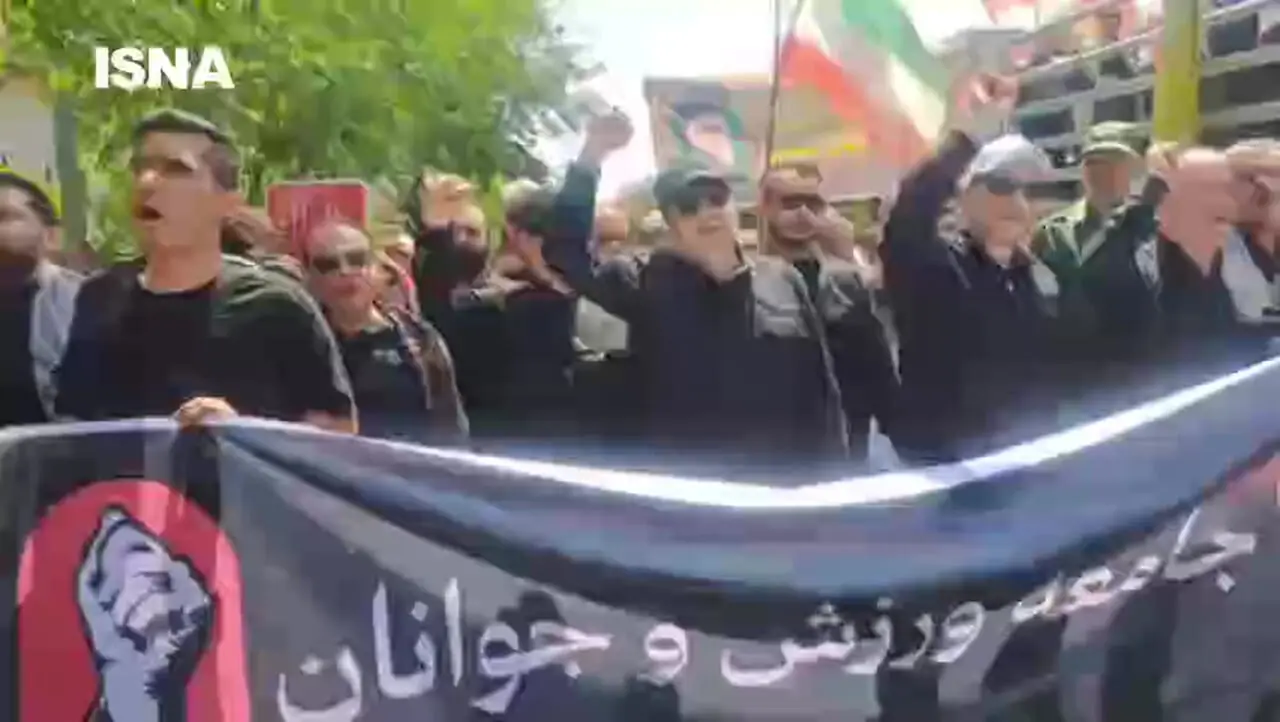 حضور وزیر ورزش در مراسم بدرقه و تشییع رهبر شهید انقلاب