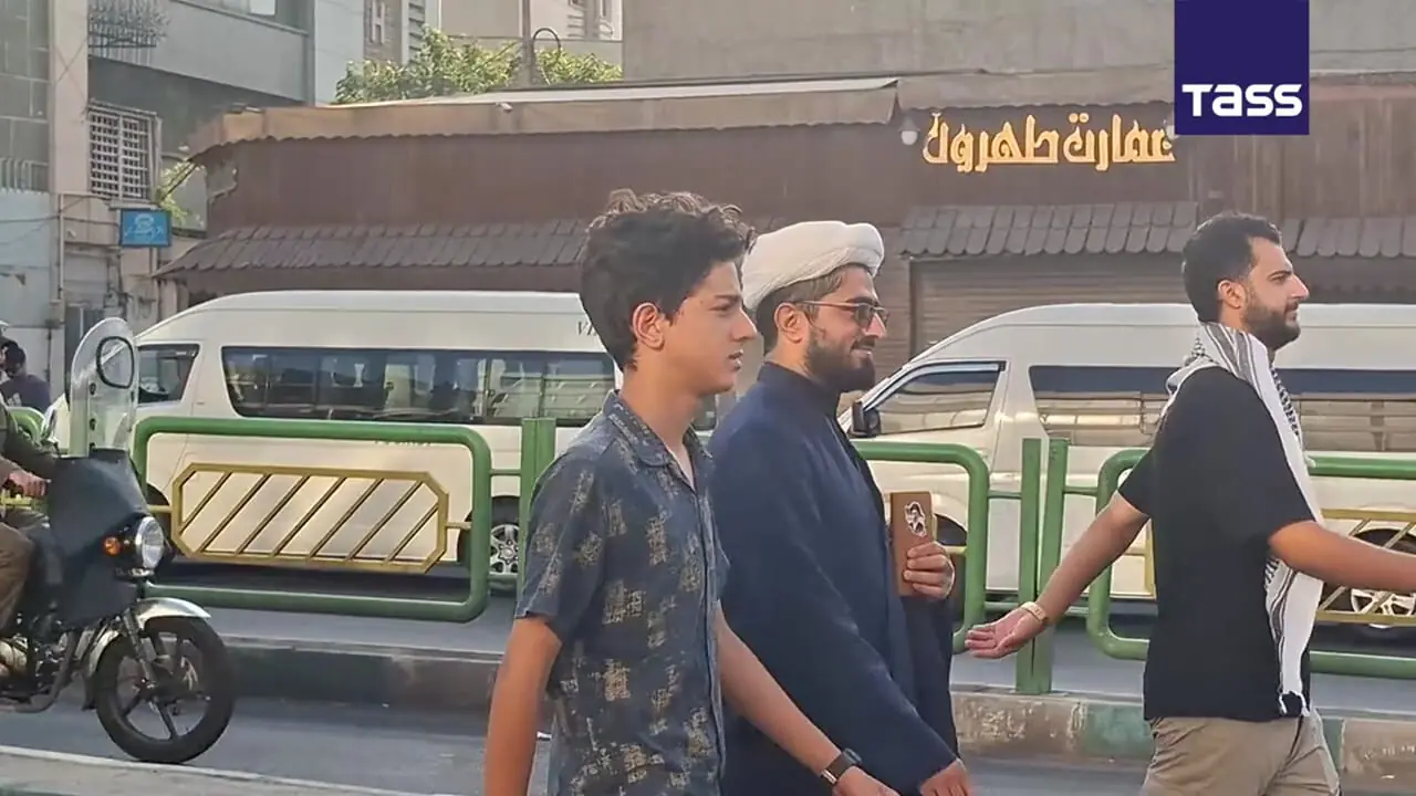 توجه رسانه‌های روس به نمادهای مقاومت در مراسم تشییع رهبر شهید