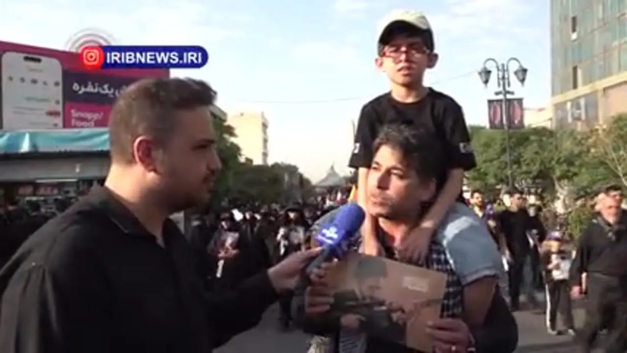 با خانواده آمدیم تا قلب رهبر جدید ایران التیام پیدا کند