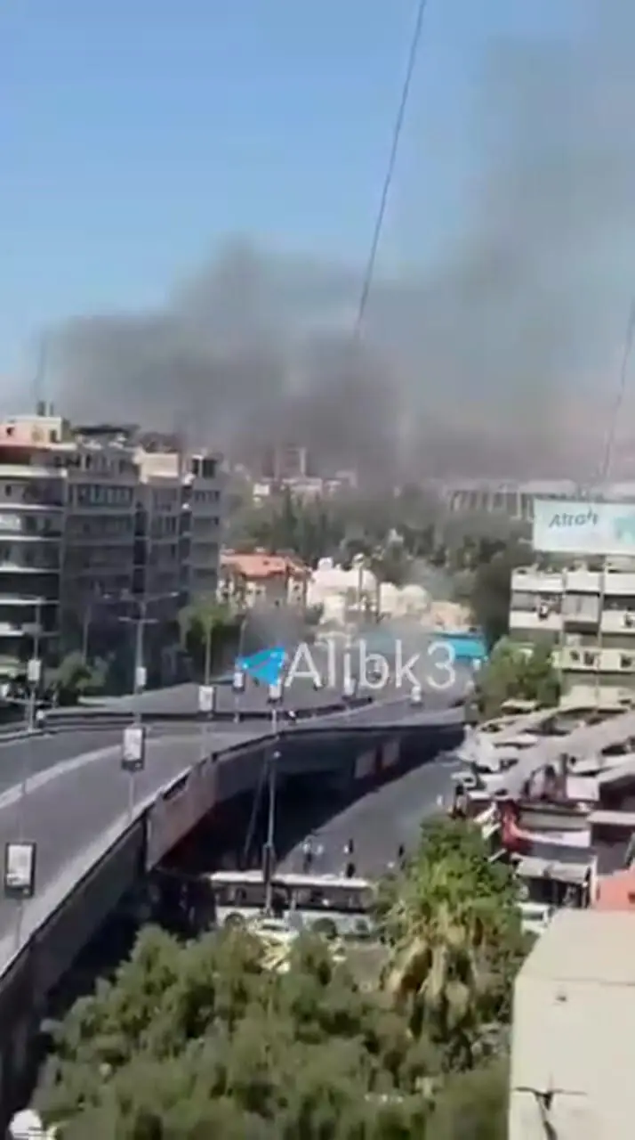 لحظه وقوع انفجار در نزدیکی محل اقامت مکرون در دمشق