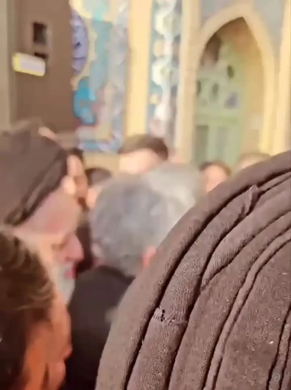 رفتار جالب یک عراقی با فرزند ارشد رهبر شهید انقلاب