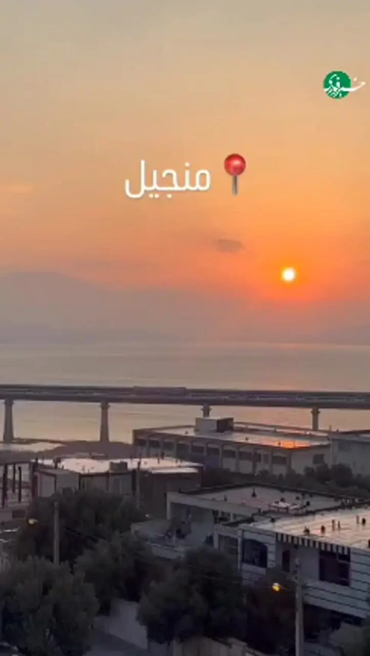 عبور زیبای قطار از میان آب های سد سپیدرود