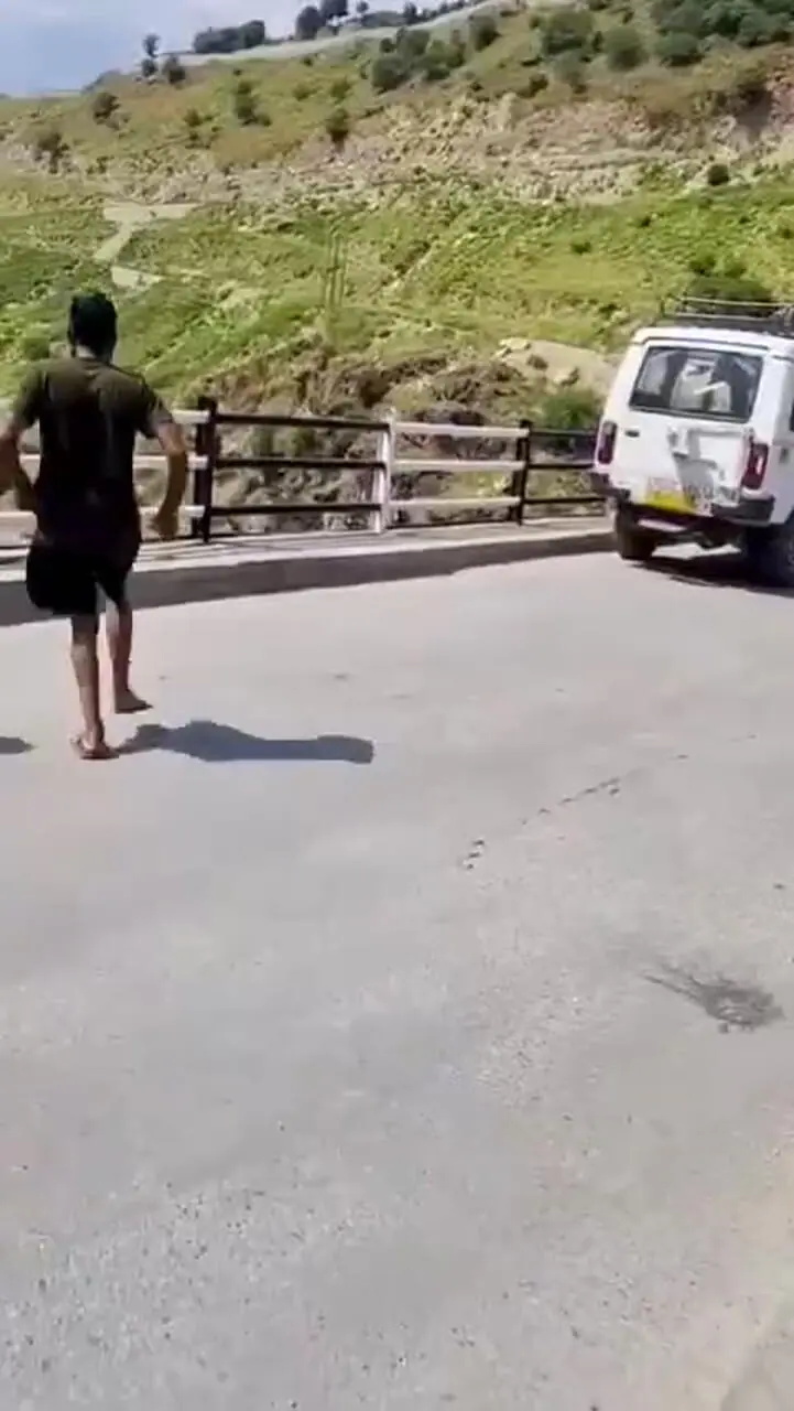 لحظه تکان‌دهنده خودکشی دختر جوان حین عکاسی!