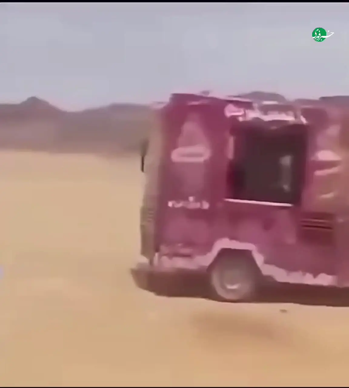 ویدئو وایرال شده از حضور یک ماشین بستنی‌فروشی در جبهه‌های نبرد در یمن