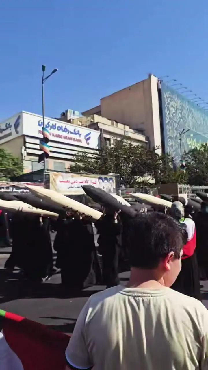 تصاویری از زنان موشک به دست در «رزمایش جان‌فدا»