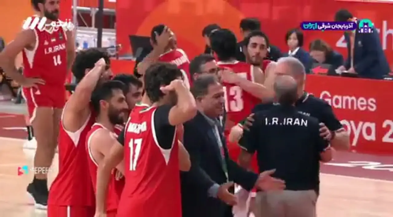 ویدیو: سلام نظامی بسکتبالیست‌های ایران پس از کسب اولین مدال کاروان ایران