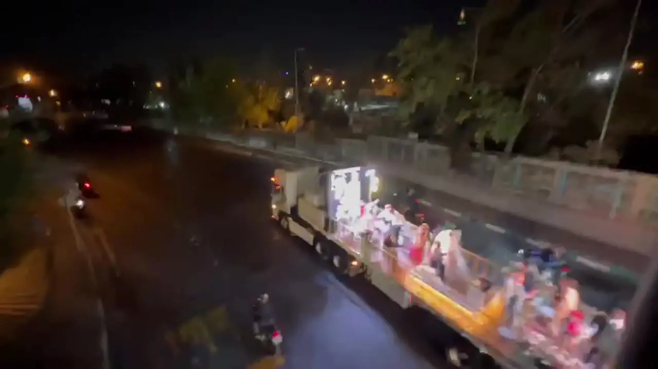 عروسی عجیب پشت تریلی در تهران!
